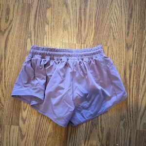 Size 4 lavender lululemon hotty hot shorts 2.5 inch low rise